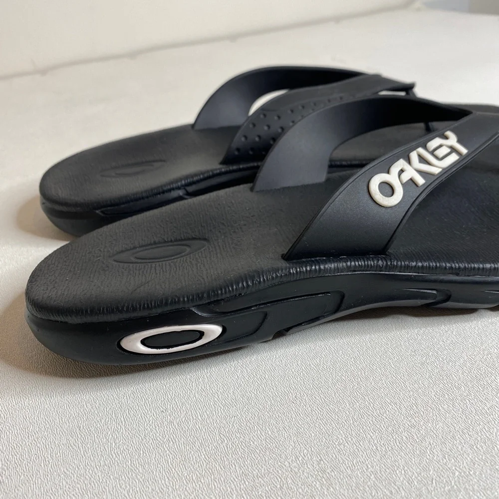 NWOT Oakley B1B Flip Flop black sandals men’s size 13